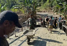 TNI AD Bangun Jembatan Beton, Warga Probur Utara Kini Lebih Mudah Beraktivitas