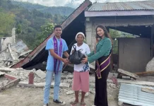 Putra Putri Budaya NTT Salurkan Bantuan Kemanusiaan di Manggarai Timur