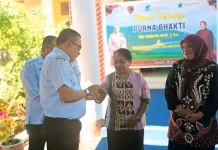 Sekda Alor Apresiasi Pengabdian Dua ASN Selama Dua Puluh Enam Tahun