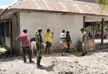 TNI Kodim 1605 Koramil 02 Atapupu Bangun MCK Umum bagi Masyarakat Leosama Belu