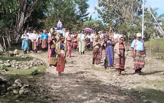 Perarakan Patung Bunda Maria Warga Dusun Korbau Belu Keluhkan Jalan dan Air Bersih