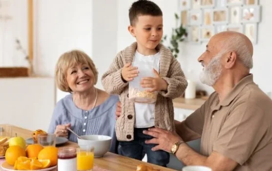 Jalinan Kasih Kakek Nenek Tingkatkan Kesejahteraan Emosional Anak