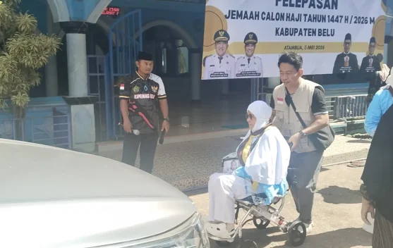 Jemaah Haji Kabupaten Belu Menggunakan Kursi Roda dapat Perlakuan Khusus