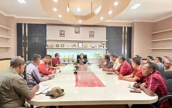 Wabup Alor Pimpin Rapat Evaluasi Kinerja OPD, Tekankan Peningkatan Pelayanan