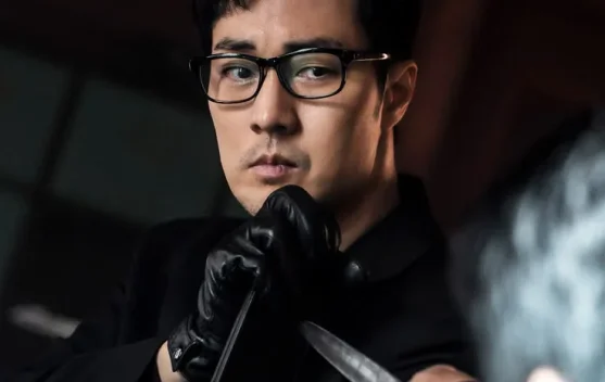So Ji Sub Bagikan Hadiah Emas untuk Kru “Agent Kim Reactivated”