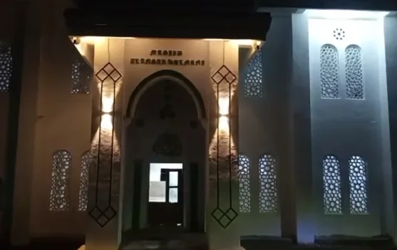 Jejak Perjalanan Oil Lelang Menuntut Ilmu Islam dari Hulnani menuju Gresik Jawa