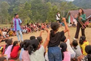 Anak-Anak Korban Bencana di Flores Ikut Kegiatan Pemulihan Trauma
