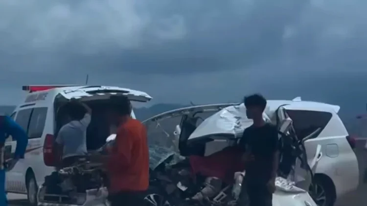 Innova Reborn Kecelakaan di Tol Sibanceh, Satu Orang Meninggal Dunia