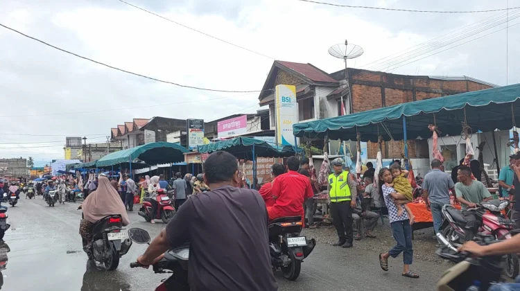 Warga Nagan Raya Berburu Daging Meugang