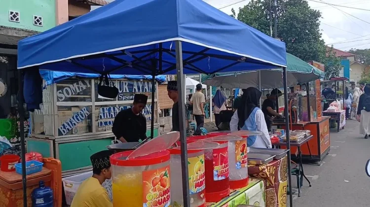 Berburu Aneka Jajanan Takjil sebagai Menu Berbuka