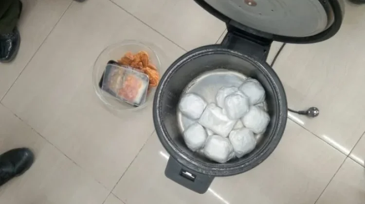 Ritel Modern Kedapatan Jual Makanan Siang Hari Ramadan