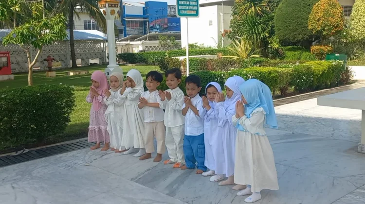 KIDDOS English School Gelar Pembelajaran Ramadan di Masjid Raya
