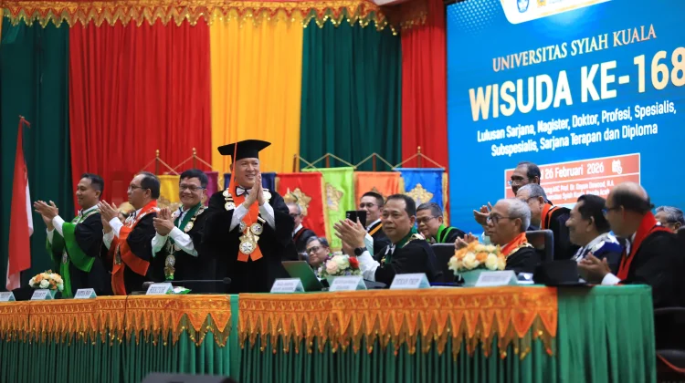 Rektor USK Ajak Mahasiswa Tingkatkan Kepedulian saat Sampaikan Pidato Wisuda