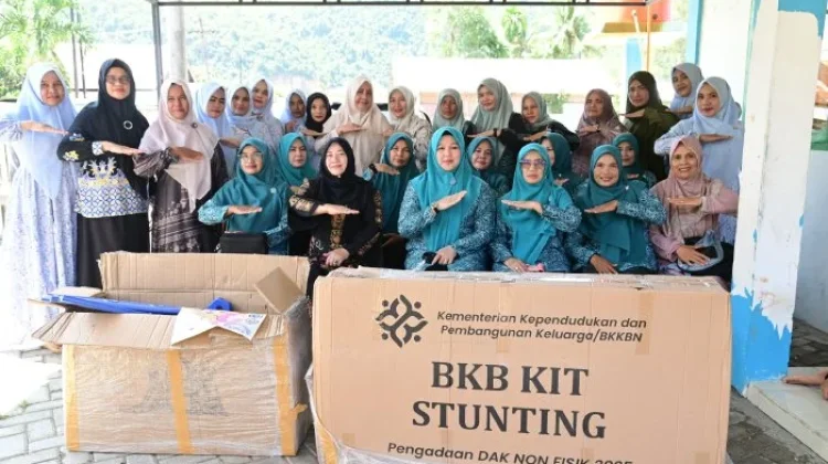 TP PKK Aceh Besar Salurkan BKB Kit Stunting