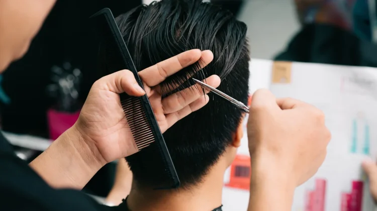 Memahami Hukum Potong Rambut saat Bulan Puasa
