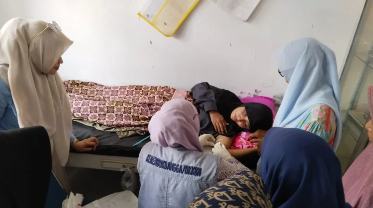 Dorong KB MKJP, BKKBN Aceh Pasang Implant ke Ibu-ibu di Bireuen