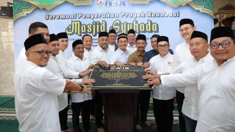 FKIJK Aceh Salurkan Bantuan Renovasi Masjid Syuhada Kuala Simpang