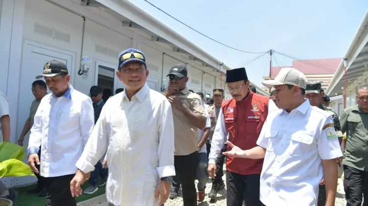 Mendagri dan Mensos Tinjau Huntara di Pidie Jaya
