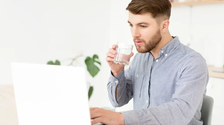 Kurang Air Putih, Apa Dampaknya bagi Tubuh?