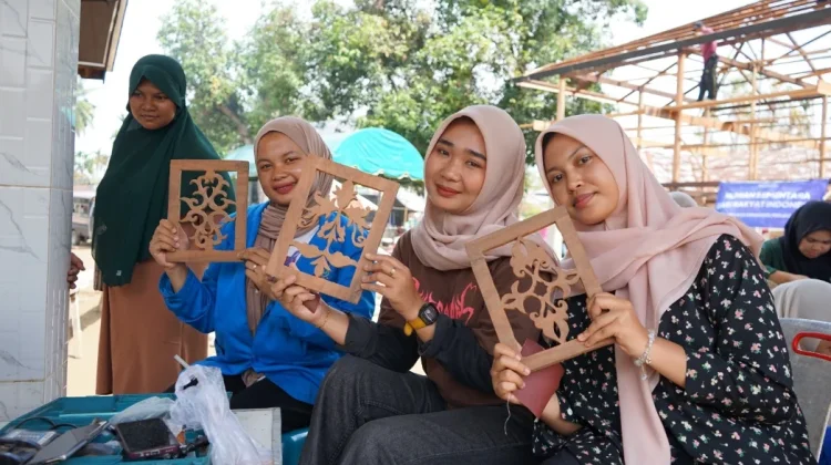 Mahasiswa ISBI Aceh Sulap Limbah Kayu Banjir Jadi Produk Kreatif