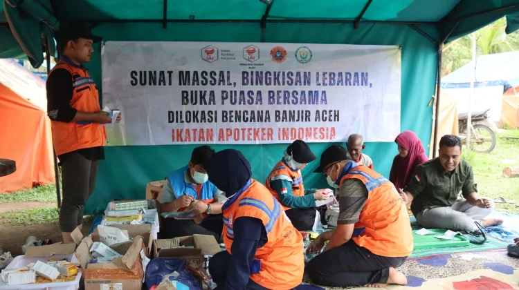 Tim Apoteker PD IAI Aceh Beri Layanan Kesehatan Gratis Korban Bencana Aceh Utara