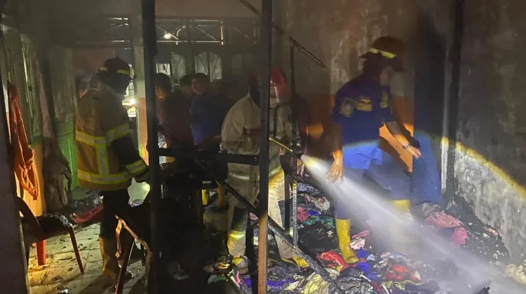 Sebuah Ruko Terbakar di Langsa, Penyebabnya Korsleting Strika Listrik