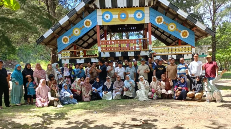 FAH UIN Ar-Raniry Gelar Family Gathering di Leupung