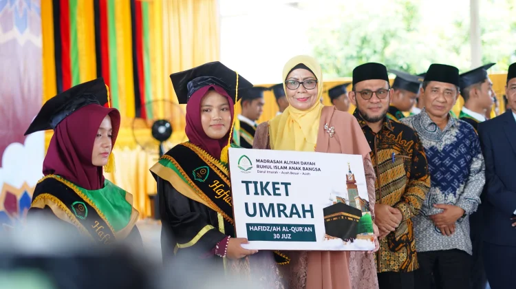 Ratusan Santri RIAB Aceh Besar Diwisuda, Dua Hafiz Raih Hadiah Umrah