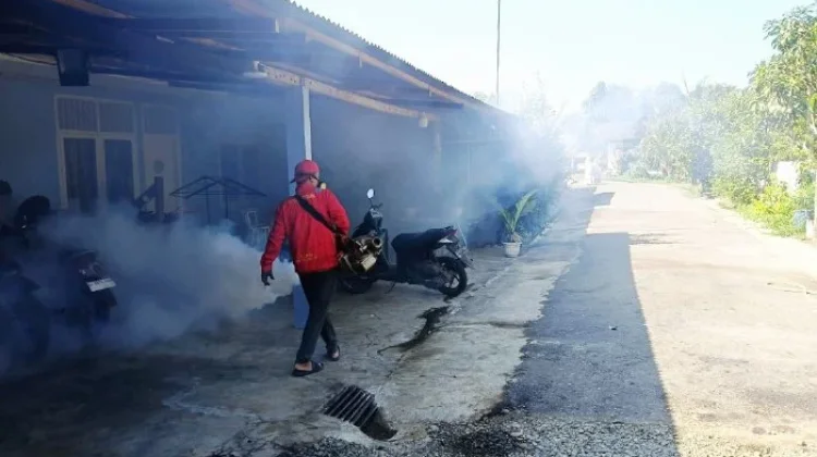 Kasus DBD Ditemukan, Puskesmas Blang Bintang Lakukan Fogging
