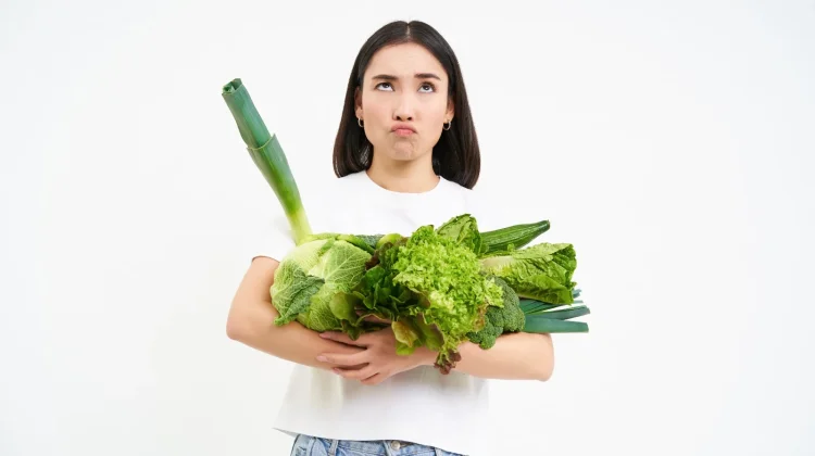 Manakah yang Aman Makan Sayur Mentah Vs Matang?
