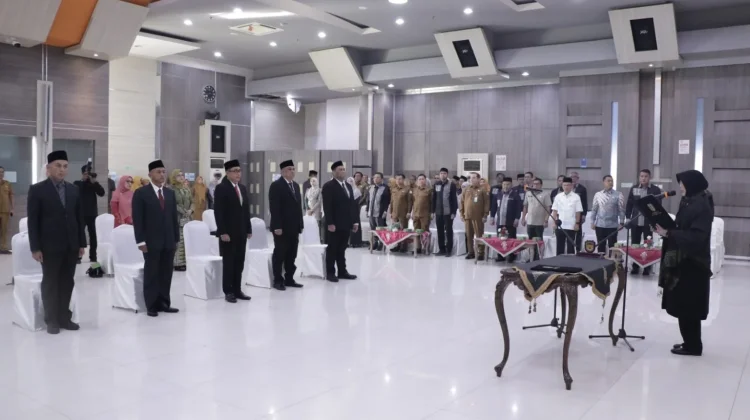 Wali Kota Banda Aceh Lantik 5 Pejabat Eselon II, M.Zubir Kadis Kominfo dan Statistik