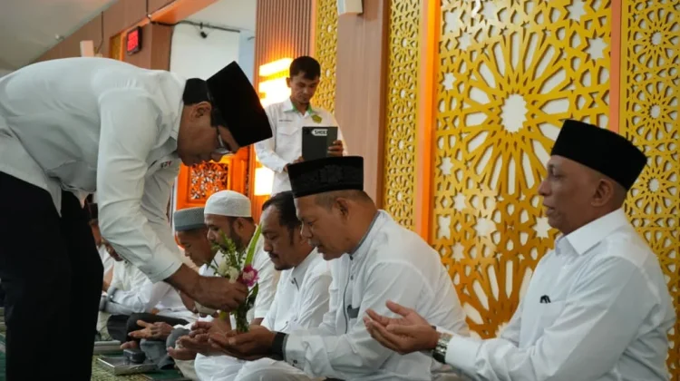 Rektor UIN Ar-Raniry Peusijuek 26 Jamaah Calon Haji