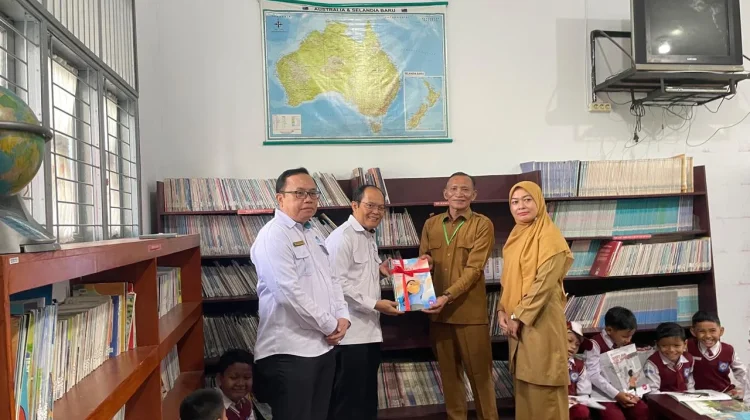 Kemendikdasmen Salurkan 4.000 Buku untuk Sekolah Terdampak Bencana di Aceh