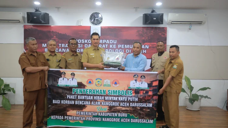 Pemkab Pulau Buru Kirim 2.000 Botol Minyak Kayu Putih untuk Korban Bencana Aceh