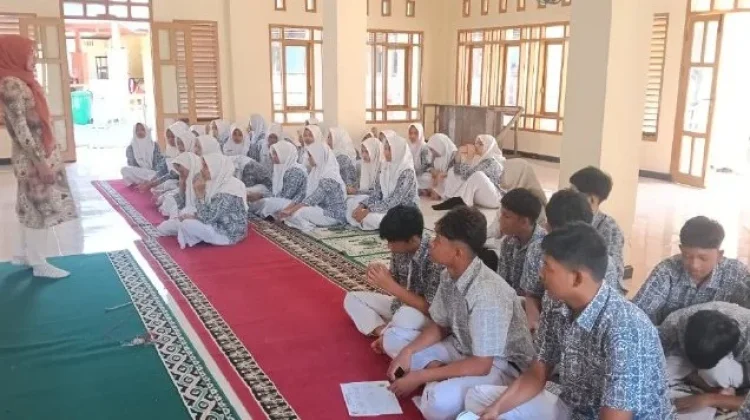Puskesmas Lampisang Skrining PTM di SMAN 1 Peukan Bada