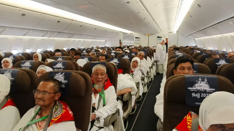 Jemaah Haji Lansia Dapat Kursi Prioritas saat Berada di Pesawat