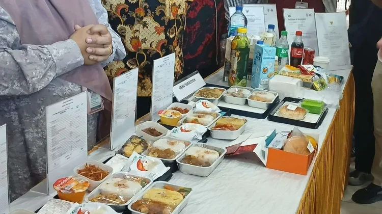 Garuda Indonesia Libatkan Dinas Kesehatan Awasi Menu Makanan Jemaah Haji Aceh