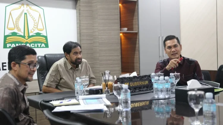 Mualem Pimpin Rapat Bahas Validasi Data JKA Bersama Sekda dan Dinkes