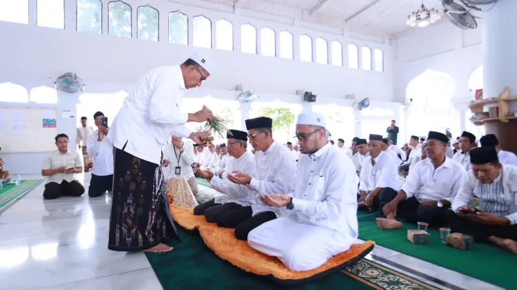 Pemkab Aceh Besar Peusijuek Jemaah Calon Haji