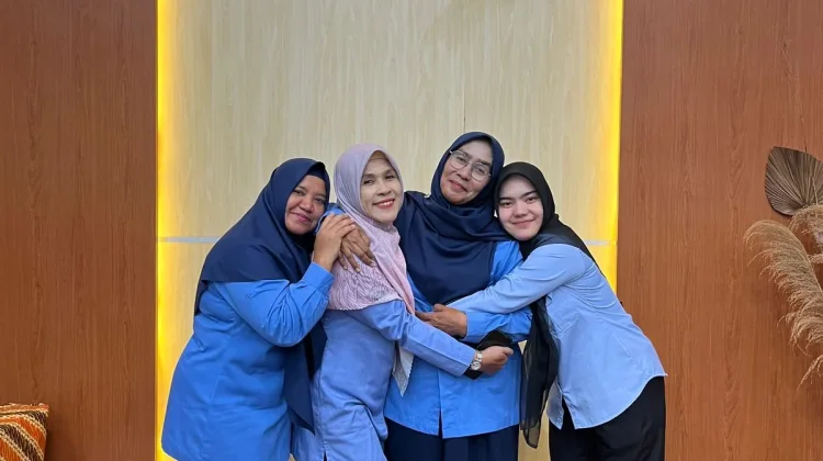 Cut Zahrita Penyiar RRI: 23 Tahun Menjaga Martabat Bahasa Aceh dari Udara
