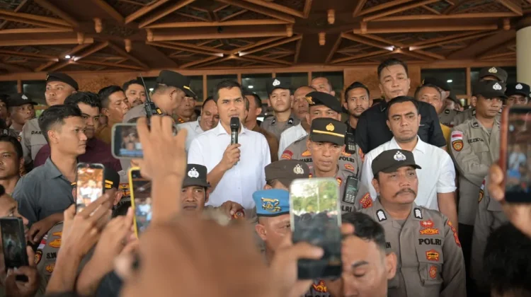 Sekda Aceh Temui Pendemo, Tegaskan Pergub JKA Tak mengurangi Hak Warga Kurang Mampu