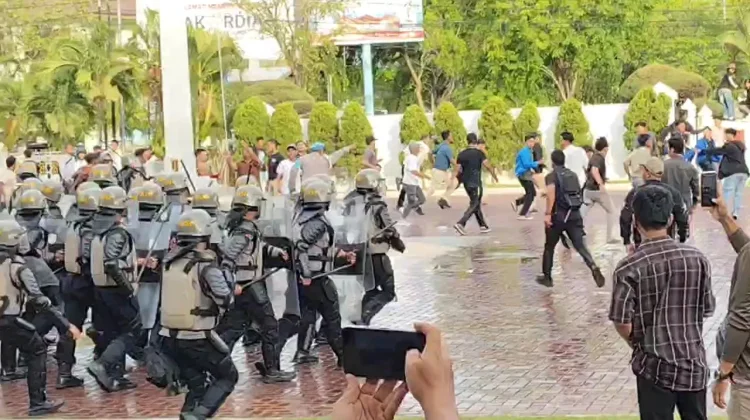 Aksi Tolak Pergub JKA Sempat Memanas hingga Massa Diamankan Kepolisian