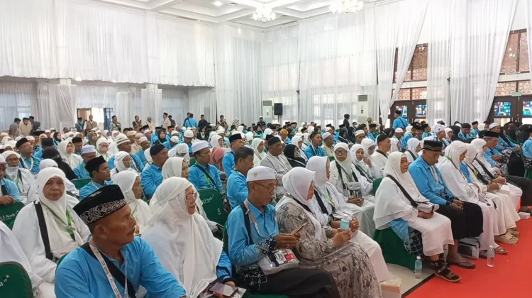 Sebanyak 393 JCH Kloter 4 Aceh Berangkat termasuk Berusia 102 Tahun