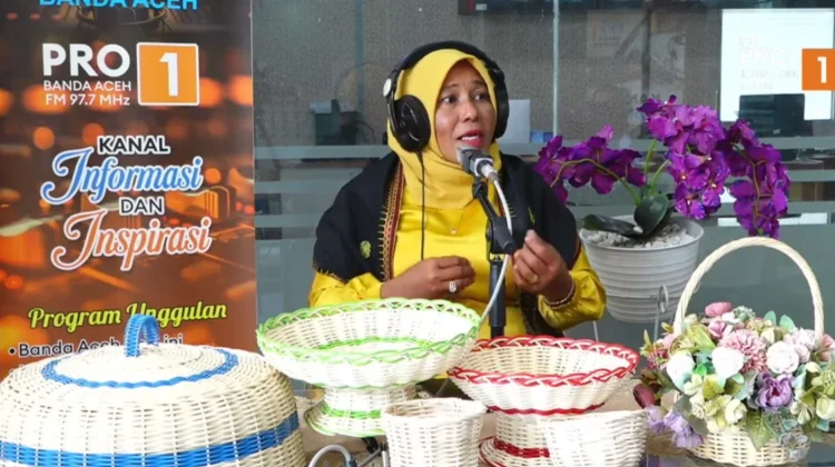 Ratu Slimit Kenalkan Anyaman Rotan Khas Aceh