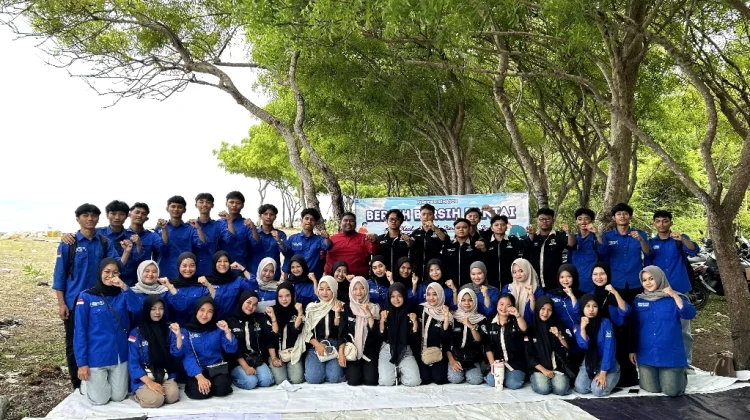 Mahasiswa Gelar Aksi Bersih Pantai di Ujung Bate Lhokseumawe