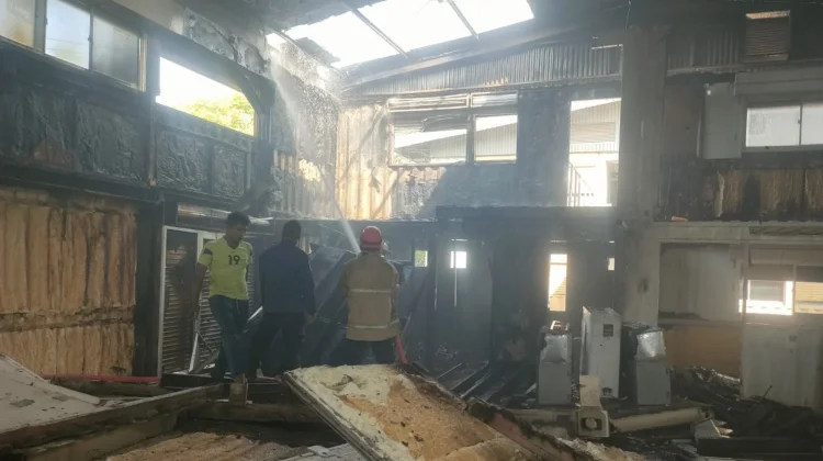 Gudang Kontainer Milik PMI Aceh di Darul Imarah Terbakar