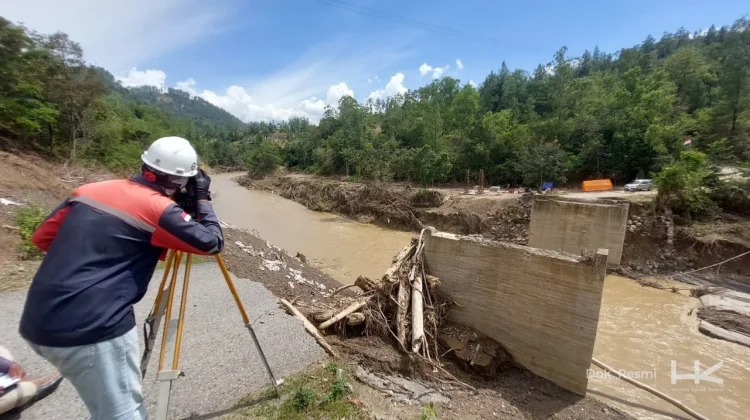 Menantang Medan Ekstrem: Strategi Hutama Karya Taklukkan Titik Longsor Aceh