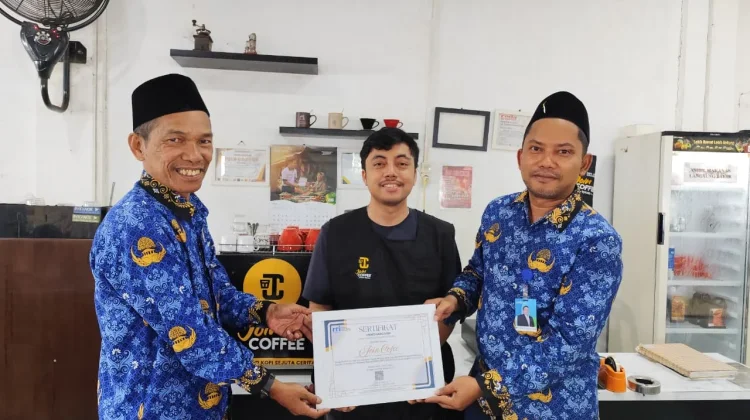 RRI Banda Aceh Serahkan Penghargaan kepada Join Coffee atas Dukungan UKWR