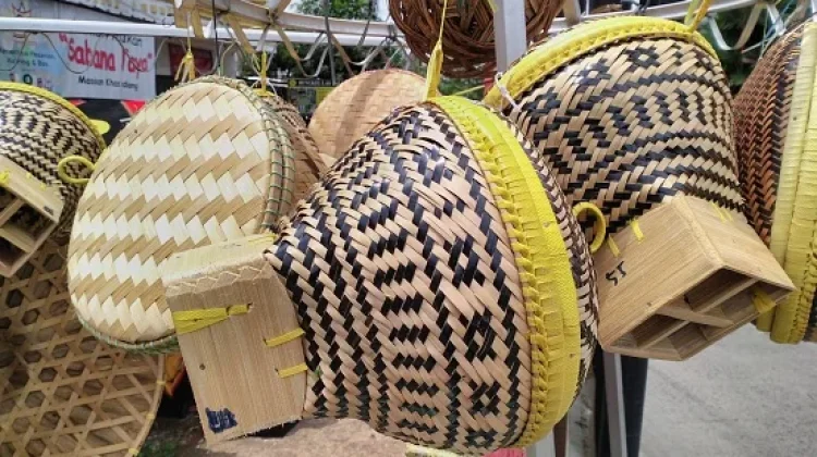Anyaman Bambu Aceh Jadi Produk Favorit Wisatawan Lokal