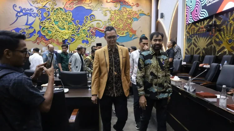 Mualem Saksikan Langsung RDP DPR-RI Bahas Revisi UUPA